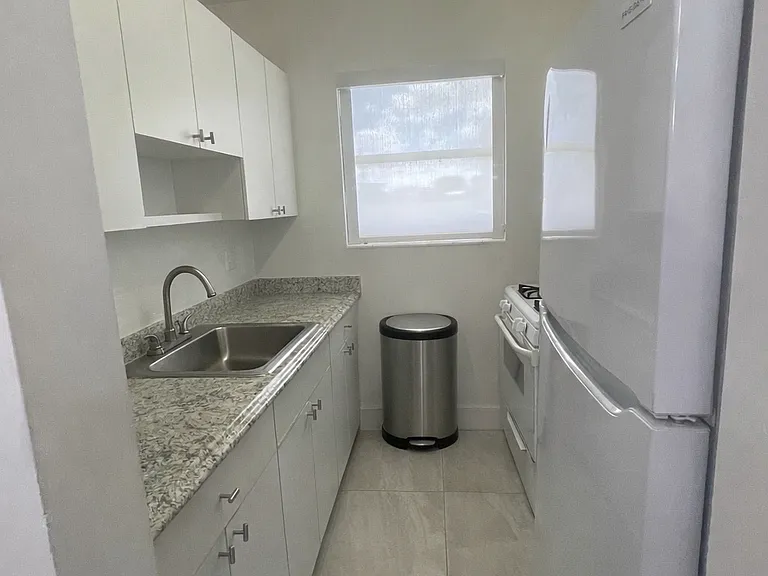 1255 W 49th Pl #E102 — Photo 7