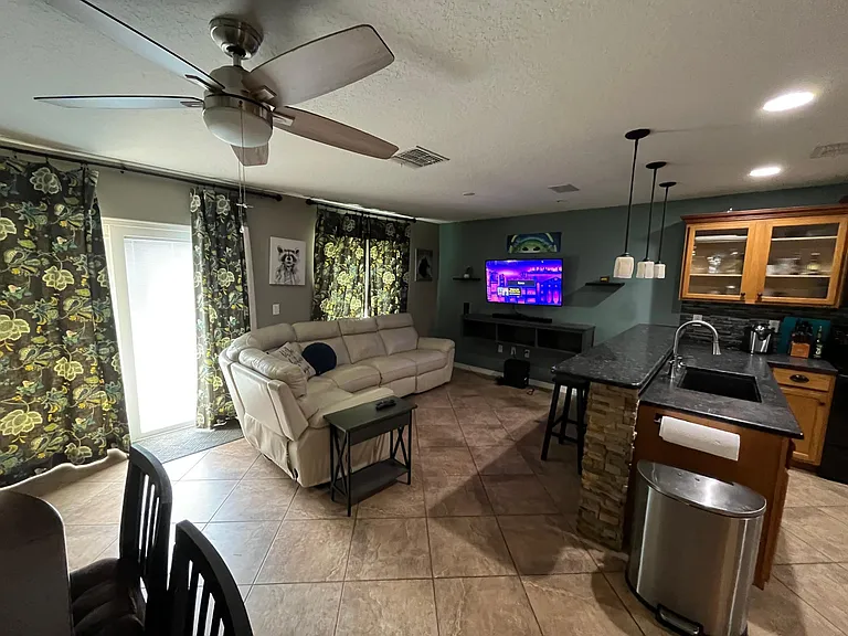 465 Tradition Ln — Photo 3