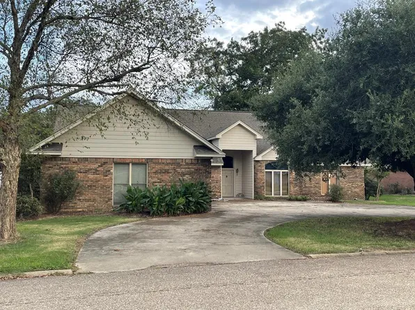 127 Lakeside Ct, Lake Village, AR 71653