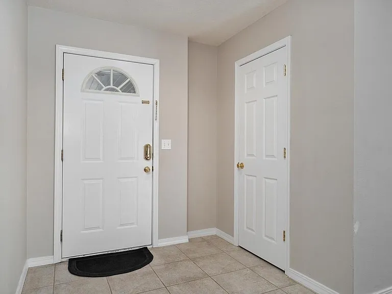 3891 S Hillsdale Ave — Photo 8