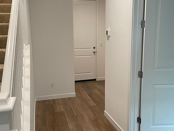 Entrance and walkway to Garrage