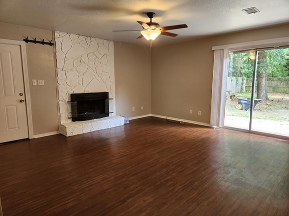 3rd image of 7104 Tippin Ave APT B