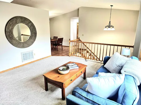 8701 Goldenrod Ln N, Maple Grove, MN 55369