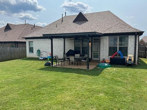 4th image of 25 Briar Hollow Ln