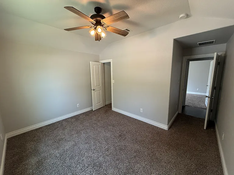 5704 Corsica Loop — Photo 10