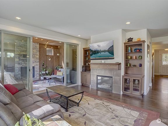 4th image of 13613 96th Avenue E