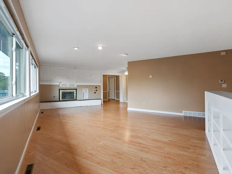 1221 Mount View Ln — Photo 8