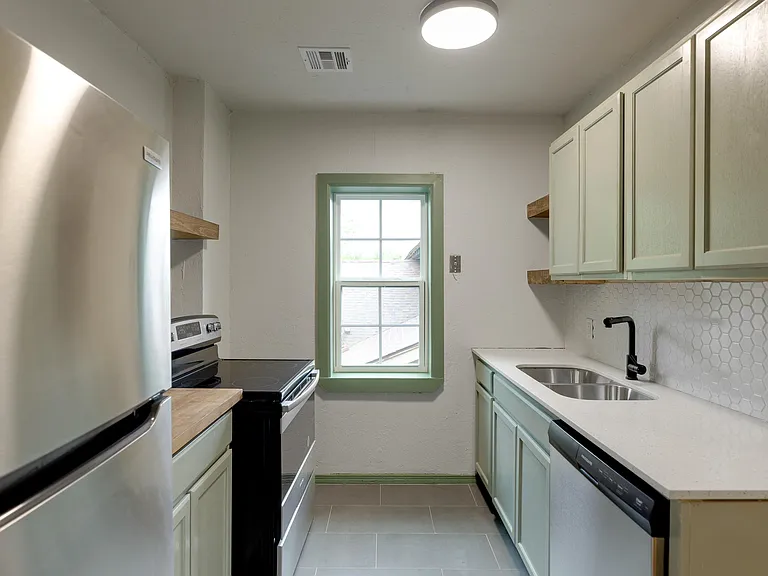 420 NW 26th St #7 — Photo 2
