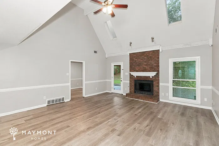 4 bed, 2.5 bath, 2957 sqft, $2,395 — Photo 4