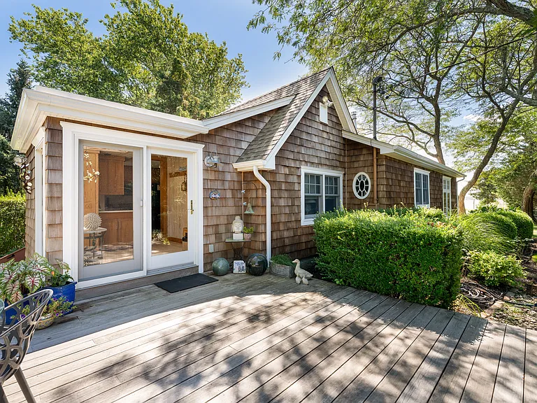 529 Peconic Bay Blvd — Photo 34