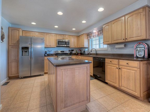 5th image of 4488 Hillview Dr