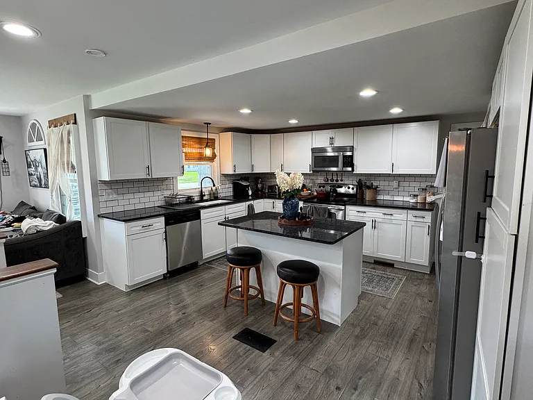 1365 James Ave — Photo 3