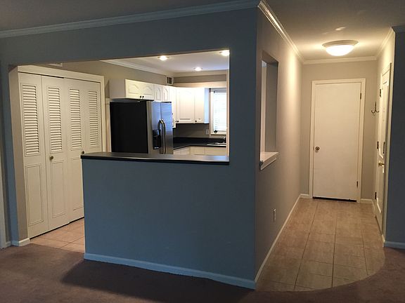 Kitchen & Entry