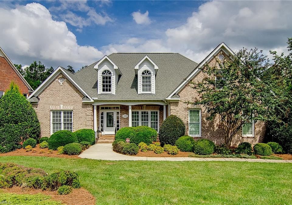 1st image of 203 Pearce Dr
