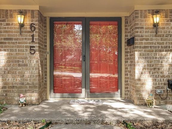 2nd image of 615 Willow Brook Cir