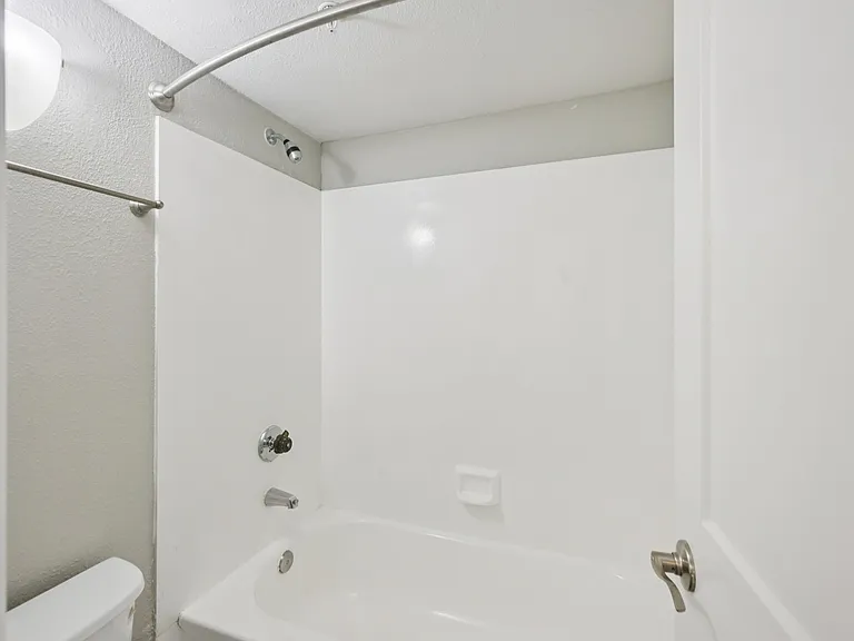Stillwater Apartments — Photo 32