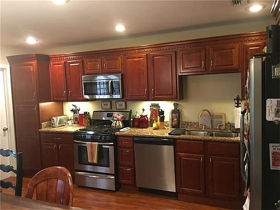 4th image of 673 Fairlawn Dr