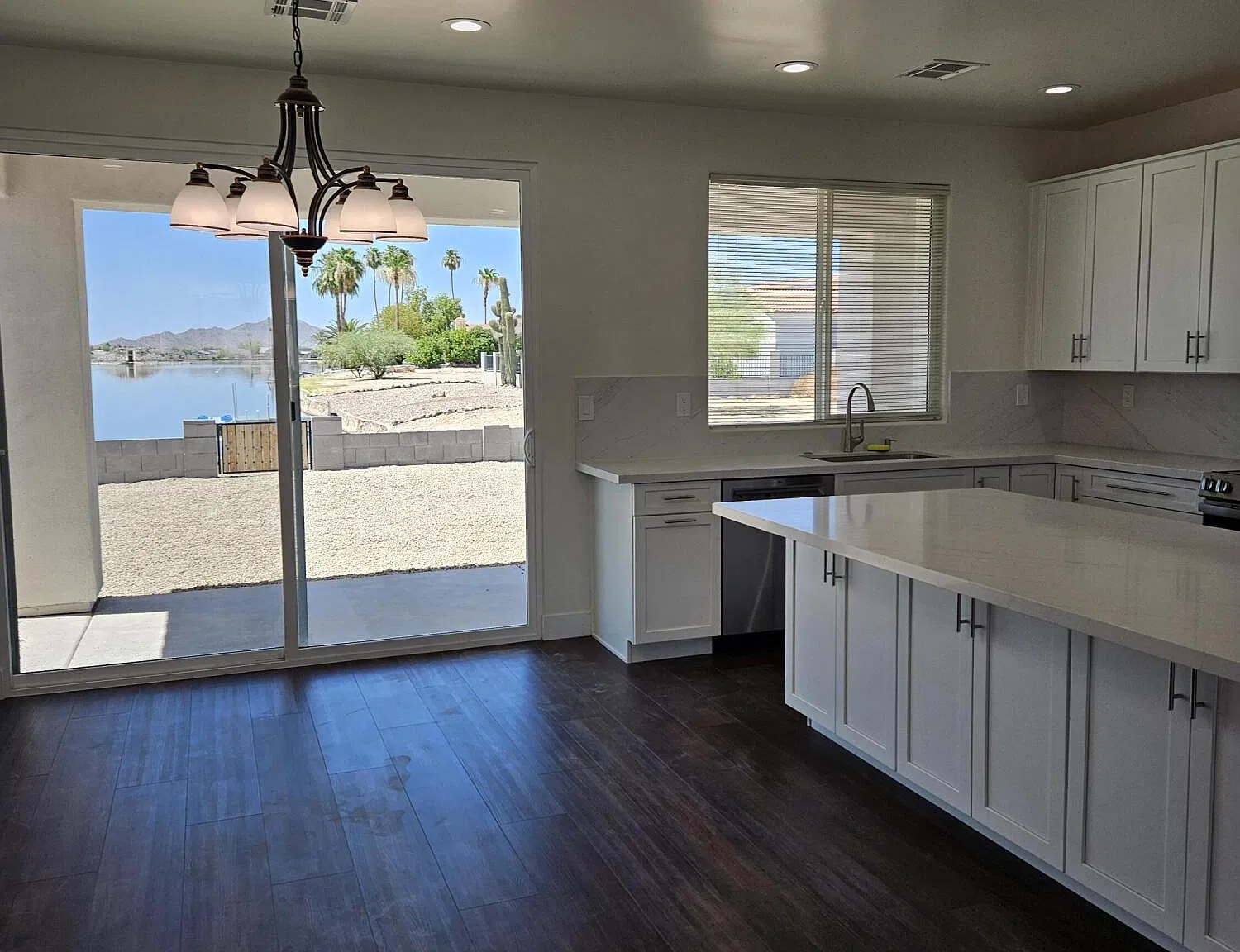 3 bed, 2.0 bath, 1576 sqft, $1,900 — Photo 4