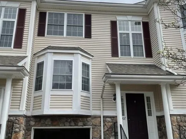 1002 Larson Dr #1002, Danbury, CT 06810