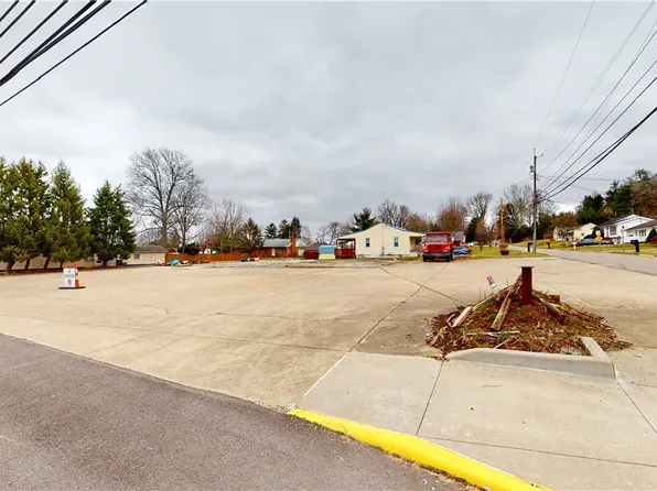 821 Highland Ave, Williamstown, WV 26187