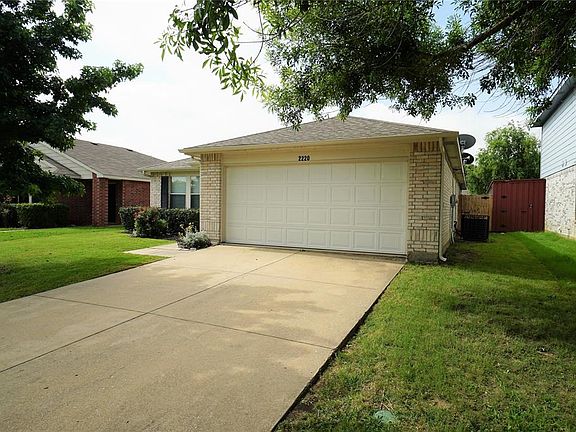 4th image of 2220 White Oak Dr