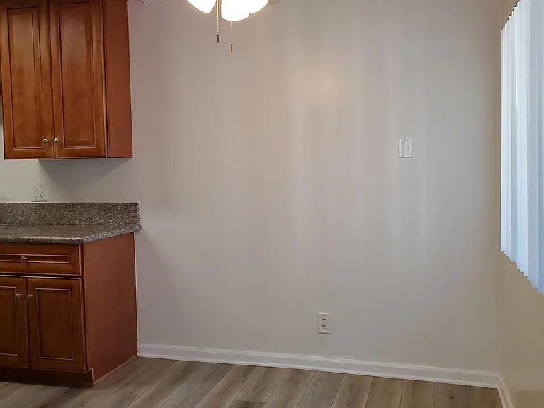 Tustin Garden Apartments — Photo 13