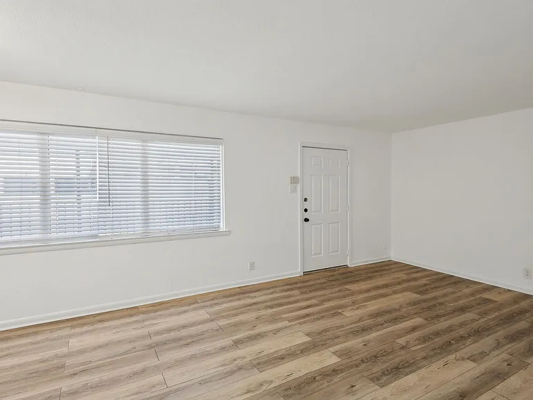 4321 Cole Ave — Photo 16