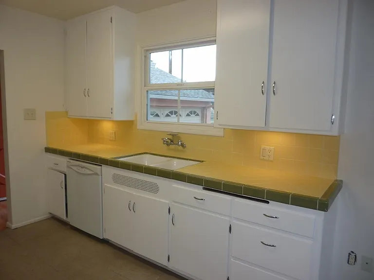 134 Las Flores St — Photo 5