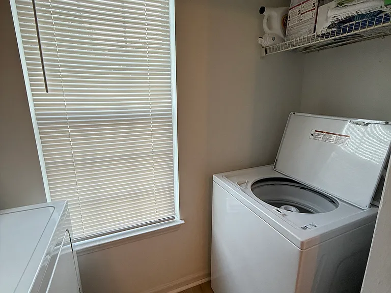 813 Selwyn Oaks Ct #B — Photo 15