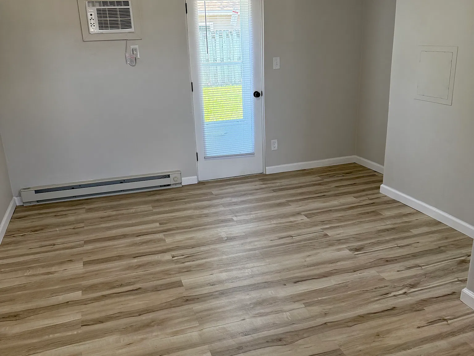 9 NE Schmitz St — Photo 2