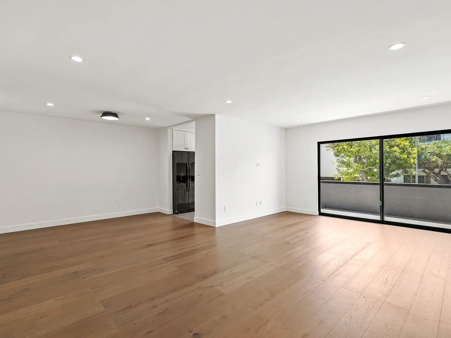 1480 S Canfield Ave — Photo 2