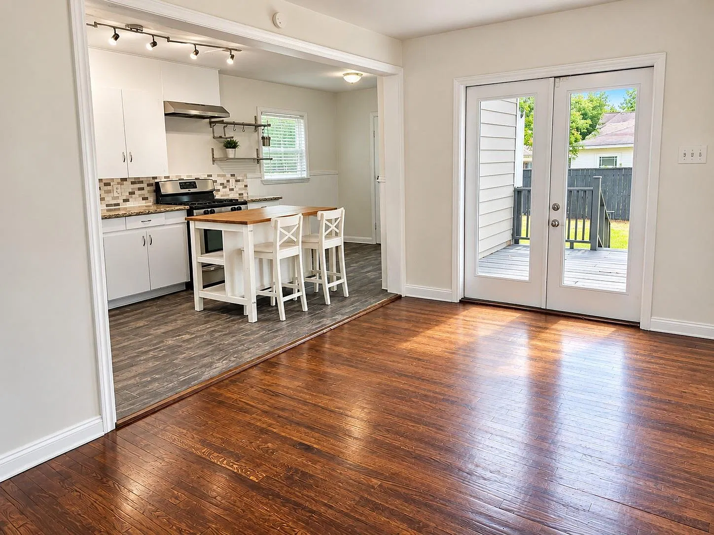 2 bed, 1.0 bath, 1123 sqft, $1,695 — Photo 3