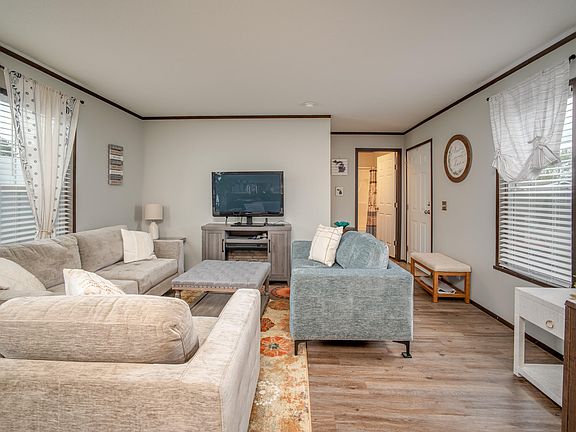3rd image of 183 Flicker St
