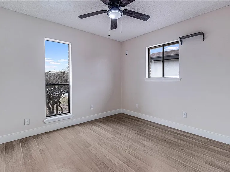 985 Crossbill St — Photo 22