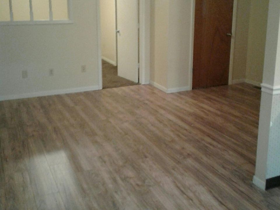 2nd image of 102 E Main St APT 2