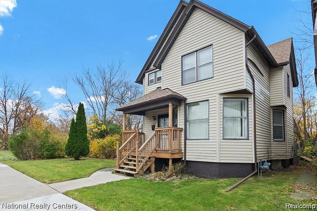 3 bed, 1.5 bath, 1497 sqft, $1,700 — Photo 2