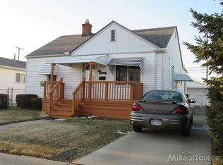 17435 Ivanhoe St, Roseville, MI 48066