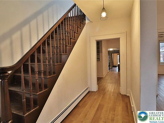 3rd image of 104 S Chestnut St