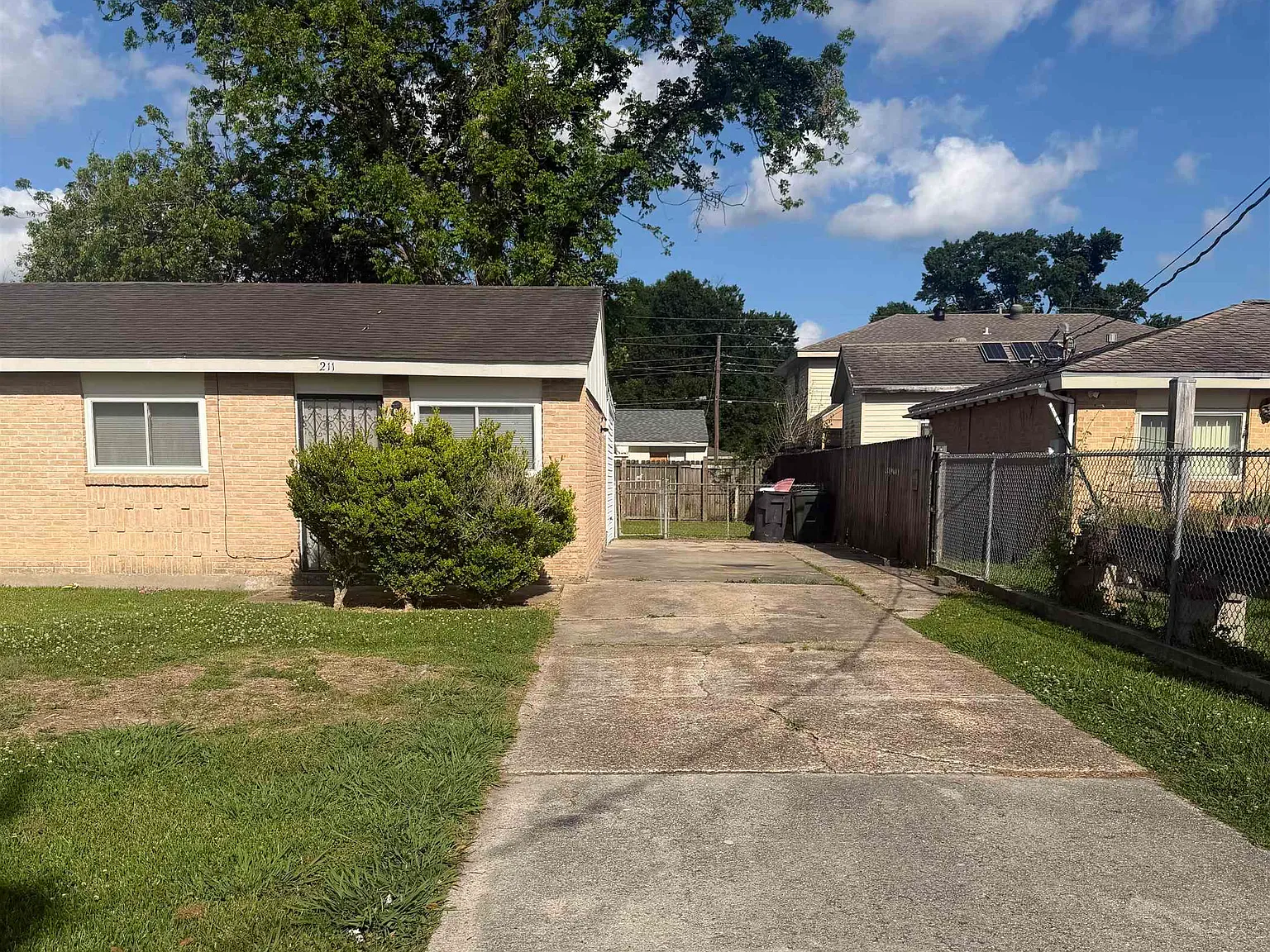 3 bed, 951 sqft, $1,150 — Photo 2