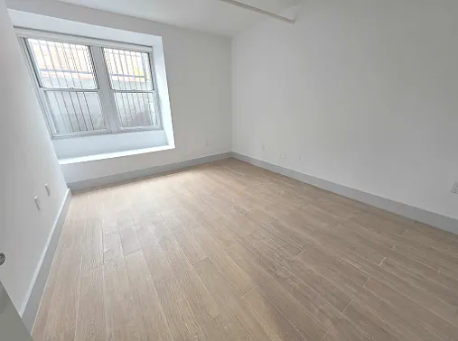 347 Lorimer St #1B — Photo 6