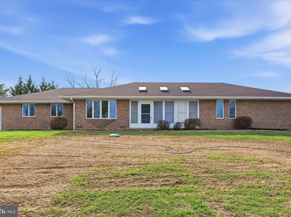 58 Weber Ln, Berkeley Springs, WV 25411