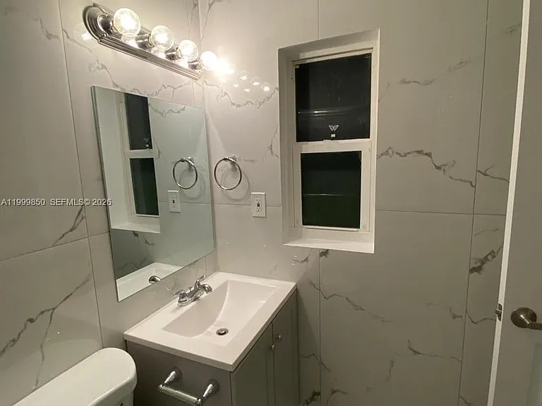 615 NE 3rd St #2 — Photo 6