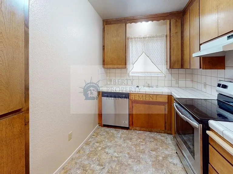 915 Kenwood Ave #2 — Photo 8