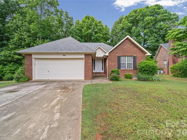 4808 Liska Ct, Charlotte, NC 28227