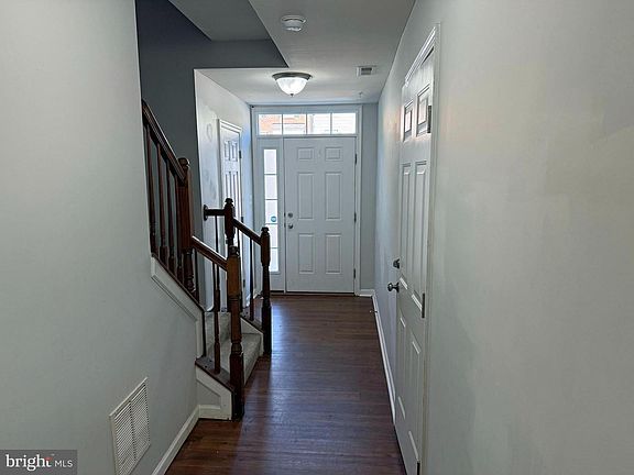 2nd image of 4702 Wineleaf Ln