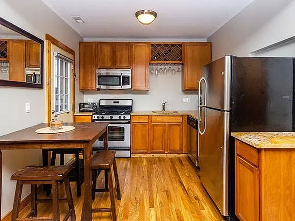 2nd image of 3038 W Cullom Ave #1F