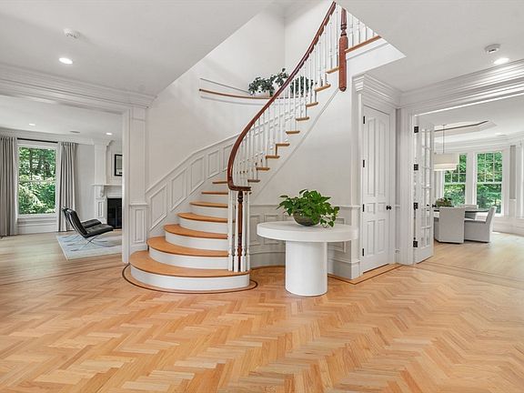 5th image of 300 Glen Rd