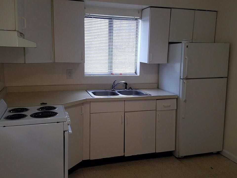 Cute little kitchen with fridge and stove included.