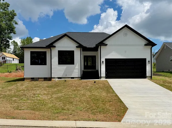 1204 Spring Time Ct SW, Lenoir, NC 28645