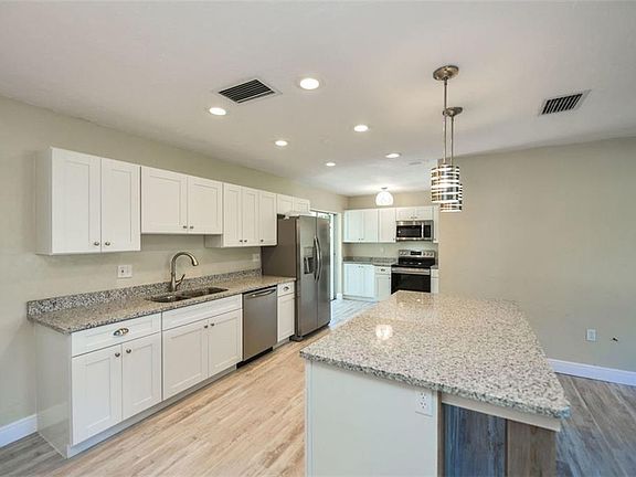 3rd image of 5821 Larchwood Ave